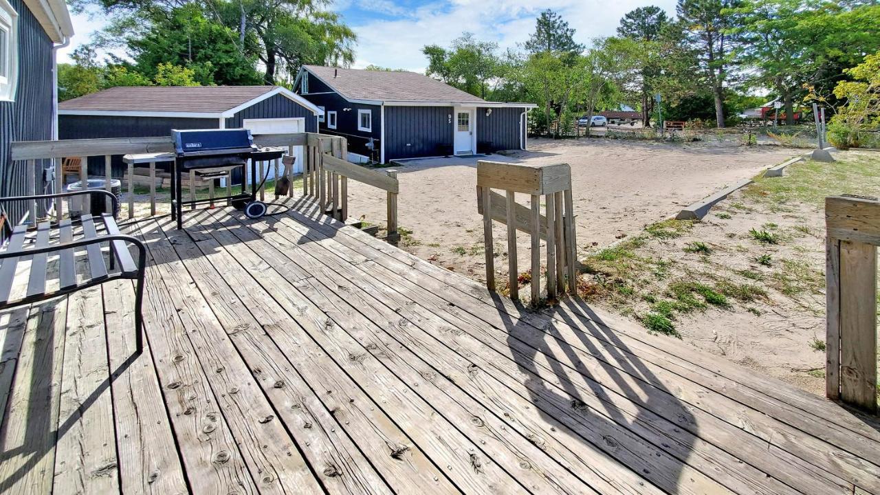 Main Beach River Retreat - Wasaga Beach 1 - Main Strip - 93 Mosley St Экстерьер фото